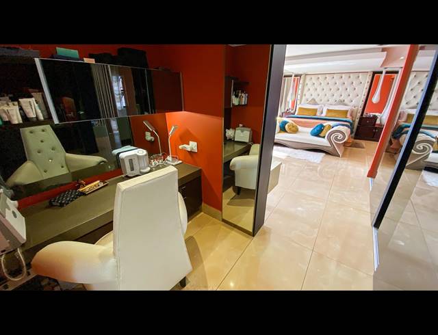 5 BEDROOM HOUSE FOR SALE IN BLUE VALLEY GOLF ESTATE